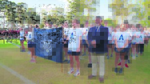 SOMER-INTERSKOLE: Bulhonde se brullende foto-oomblikke
