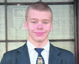 Martin weer by akwarium