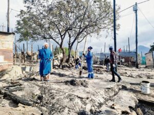 Gemeenskap verleen helpende hand