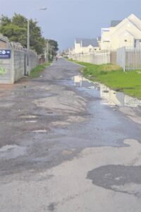LETTER: Is Kleinbos Avenue a private road?