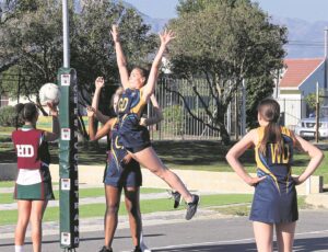 Strand meet kragte teen besoekende spanne van oorsee