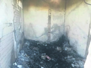 Macassar-gesin van vyf verloor alles in brand