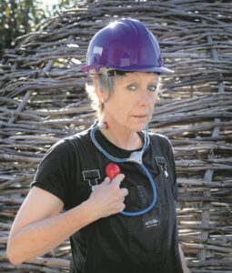 ENTERTAINMENT: Veteran journalist brings barrels of laughs