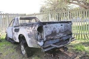 Bakkie brand, skote klap in Strand