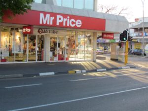 ‘Grab-and-run thieves’ nabbed after chase