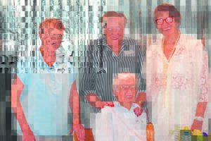 FOTO | Juffrou en leerders ná jare weer byeen