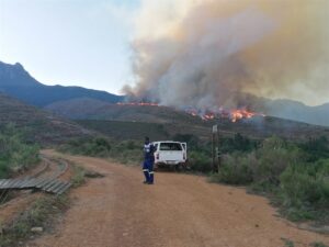 Firefighters battling blaze on mountain slopes in Somerset West