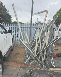Meld gesteelde trollies, dromme summier aan