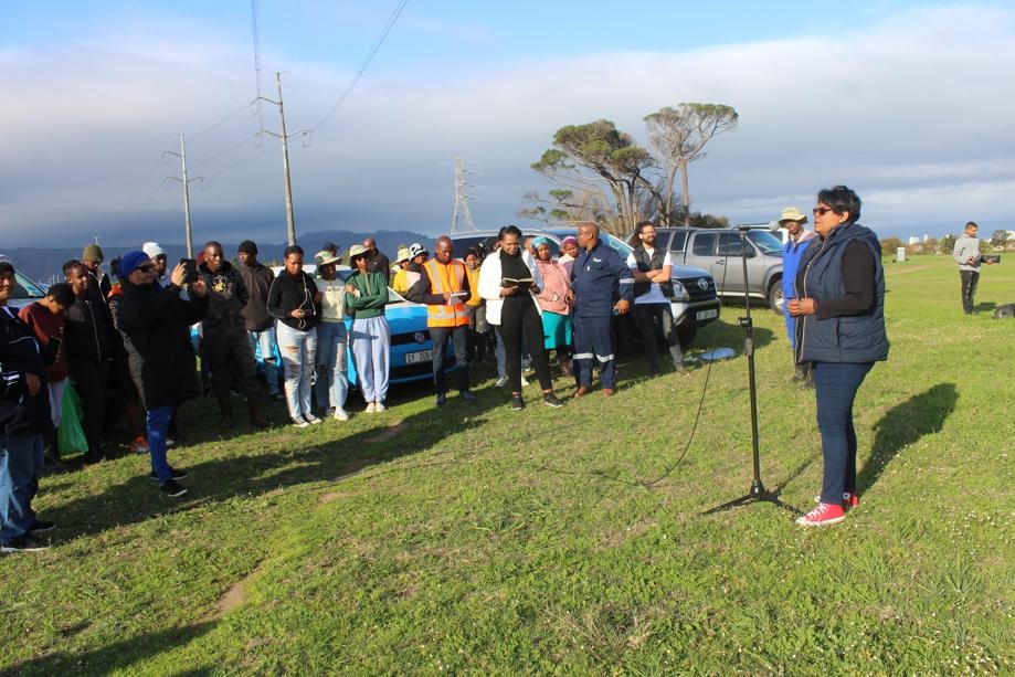 Local ward councillor Chantal Cerfontein addressin