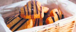 RECIPE: Butter biscuits drizzled with chocolate