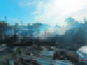 Kays-brand: Almal spring in om by die woonwapark te help