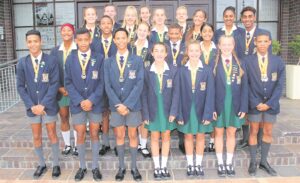 Atlete doen hul ding op die baan