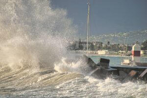 LESERSFOTO: Forse krag van die see