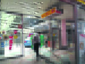 Suspected drunk driver ploughs vehicle into kiosk