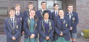 Arende se rolbalspelers sprei hul vlerke