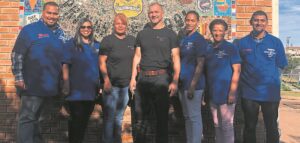 Onnies pronk met nuwe T-hemde