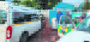 Geliefde busdrywer in botsing beseer