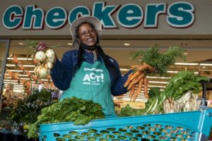Gemeenskapstuine bring organies gekweekte oeste na dié supermarkte