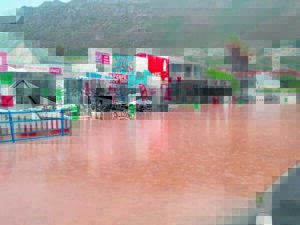 Thunderstorm causes flooding, wreaks havoc with infrastructure