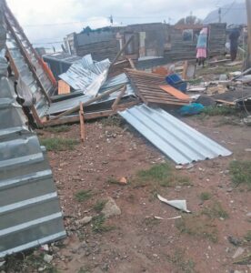 Strandse gemeenskap ly groot skade weens storm