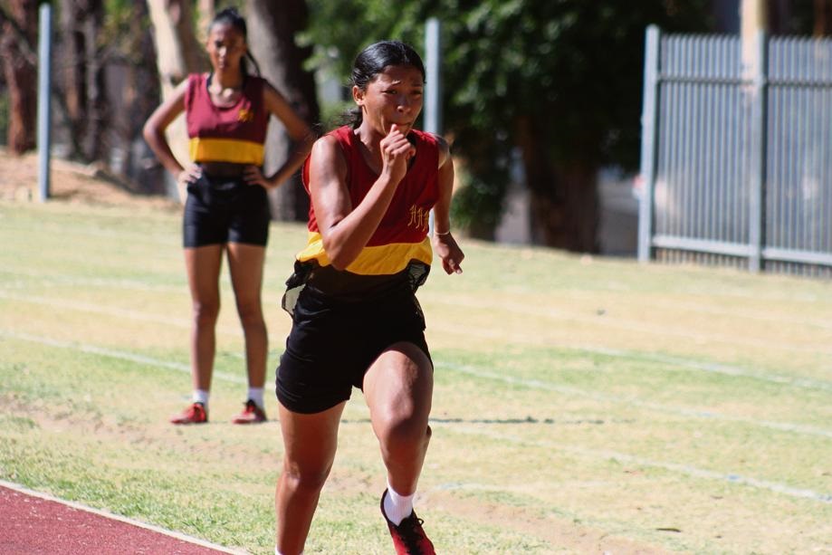 Kiarah Tandy in naelloop-aksie.  