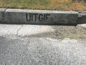 Bejaarde se lyk in Somerset-Wes-agterplaas opgegrawe