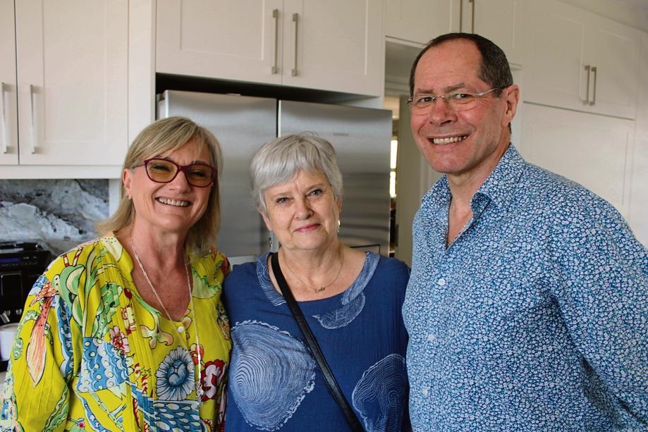 Lynda Murray, Lynda Smith and Cecil Murray were ha