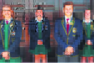 Atletiekwenners wys staal