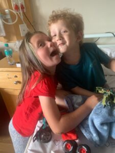 Heldedaad: Klein Duane kry tweede kans danksy sussie (5)