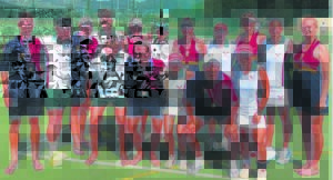 Tennisspelers spook sake op die bane uit