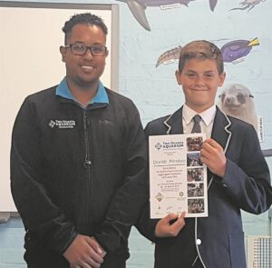 Lochie kry silwer vir omgewingskursus