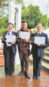 Skool blink uit op dramaverhoog