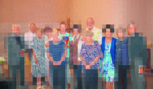 Seniors skuur skouers met Jak