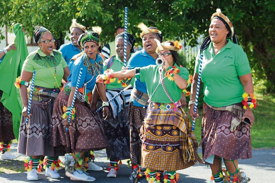 U-lu-lu-lu-lu! Ululating and chanting Madzikane Ka