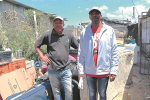 Sir Lowry’s Pass-man jaag Stad se werkers weg om ‘huis te red’