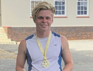 Haastige Alexander kán skiet!