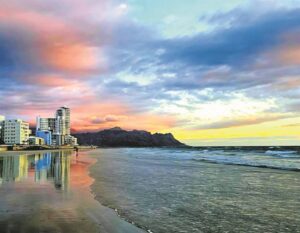 LESERSFOTO | Sonop oor Strand