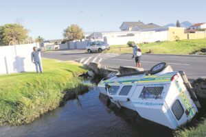 Gordon’s Bay police van ditched in Lancaster Road canal
