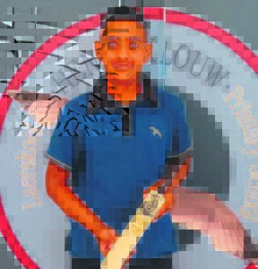 Krieketspelers laat waai met kolf