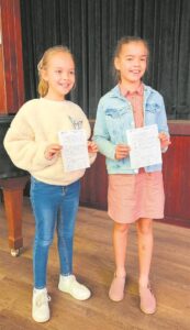 SKOLE: Lochies-paar blink uit in poësie