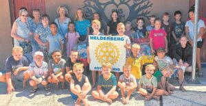 Rotariërvroue help kinders van Ons Plek Helpende Hand