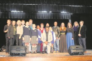 Emo tree saam met leerders op