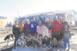 Brandslagoffers vra vir boumateriaal