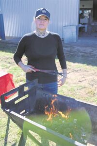 Women at home behind a braai