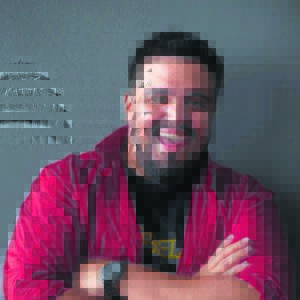 Texas comedian pokes fun at mannerisms