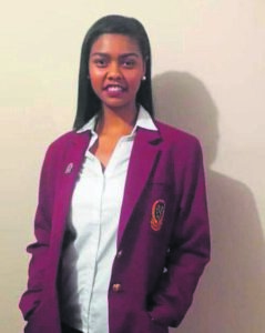 Oudskolier in netbalspan