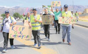 Gemeenskappe span saam vir optog teen euwels en misdaad