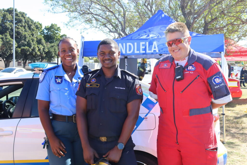 Helderberg FM hosted a Drive Smart road-safety campaign ahead of the Easter weekend. Between 12:00 and 18:00 on Thursday 17 April personnel from ER24, GB Med Rescue, the City of Cape Town's Fire and Rescue Service and Traffic Service set up camp on the corner of Broadway Boulevard and Da Gama Street in Strand for increased visibility. Helderberg FM's station manager, Lorna van Pletzen, said the purpose of the campaign was to raise awareness of safety and give locals the opportunity to safety, security and emergency personnel in action. It also gave passersby the opportunity to engage with participating representatives stationed on site. The joint operation saw representative of the various entities rub shoulders, including (from left) Sphosethu Xaso (Traffic Services), Amandla Desile (Fire and Rescue) and Jolanda Roose (ER24).