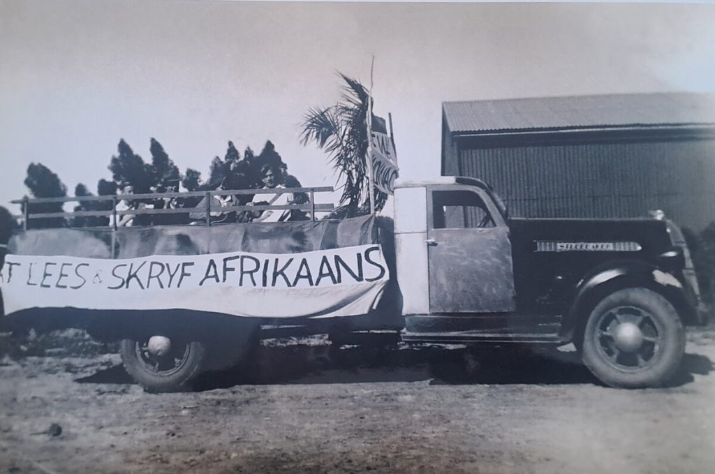 Historiese vragmotor uit 1925 in Hopefield, vasgevang deur plaaslike fotograaf Cobus Germishuys.