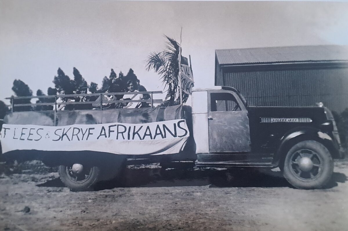 Historiese vragmotor uit 1925 in Hopefield, vasgevang deur plaaslike fotograaf Cobus Germishuys.